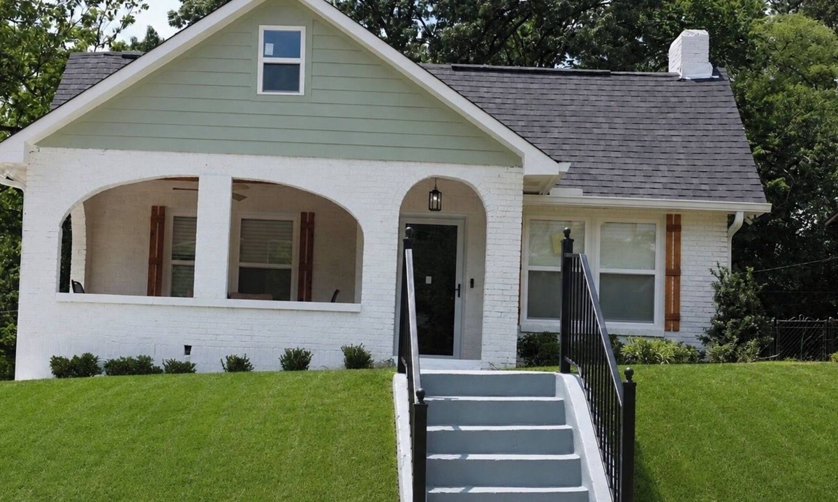 Birmingham House | New Stylish Birmingham Retreat Near Uptown & Downtown