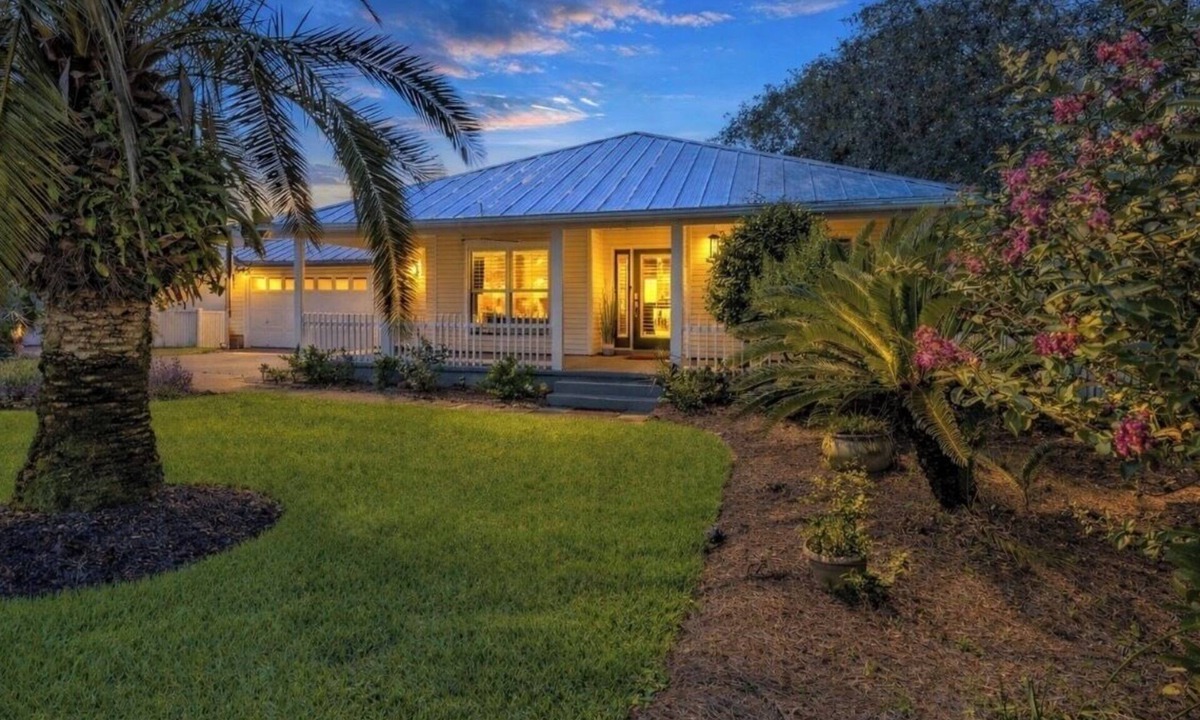 Clipper Cove House | New! Walk to Beach - Free Golf Cart - Pool - 3 Kings - Updated - Crystal Beach
