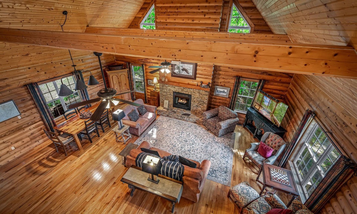 Fort Payne Cabin | NEW! Woodcrest Cabin | Screen Porch | Swing Bed | WiFi | Fireplace | Fire Pit