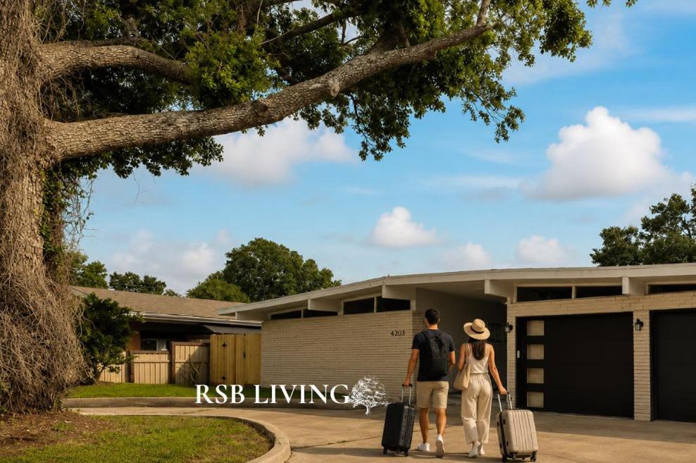 Port Arthur House | Newly Renovated 6BR 3BA Port Arthur Holiday Home with Hot Tub
