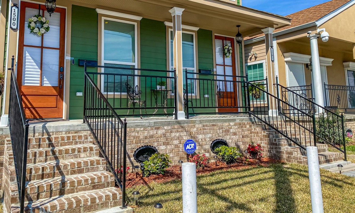 Saint Claude House | NEWLY RENOVATED Luxury 6BD Duplex 2.2 Miles From French Quarter