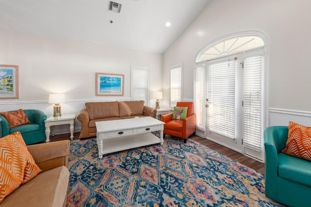 Lullwater Beach House | Next To Pier Park! STEPS from the Beach! Dog-Friendly! Pool!