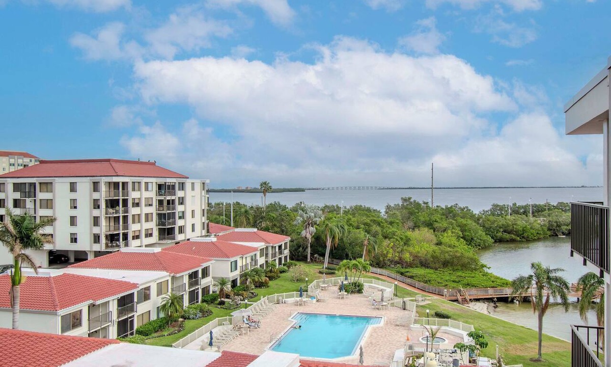Isla del Sol Condo | No Shoes, No Shirt, No Problems Living The Florida Life