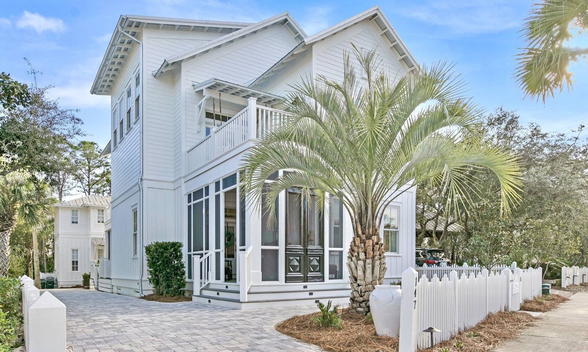 Sunnyside House | No Worries: Sleeps 18 with Carriage House, Private Pool, and Beach Access!