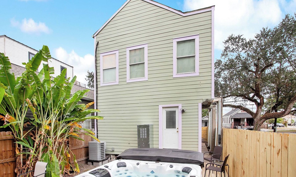 Tulane - Gravier House | NOLA Chic, 5BR w/Hot Tub, Yard–Near French Quarter
