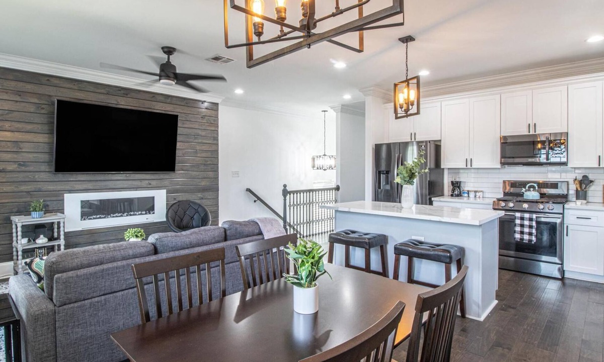 Broadmoor House | NOLA Modern Loft 10 min to downtown and French Quarter