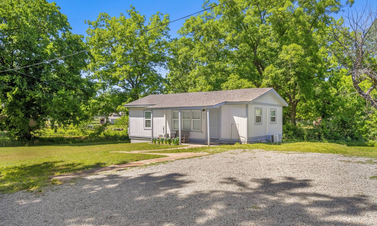 Checotah House | Nonie's Hideaway is a quiet place to escape and unwind