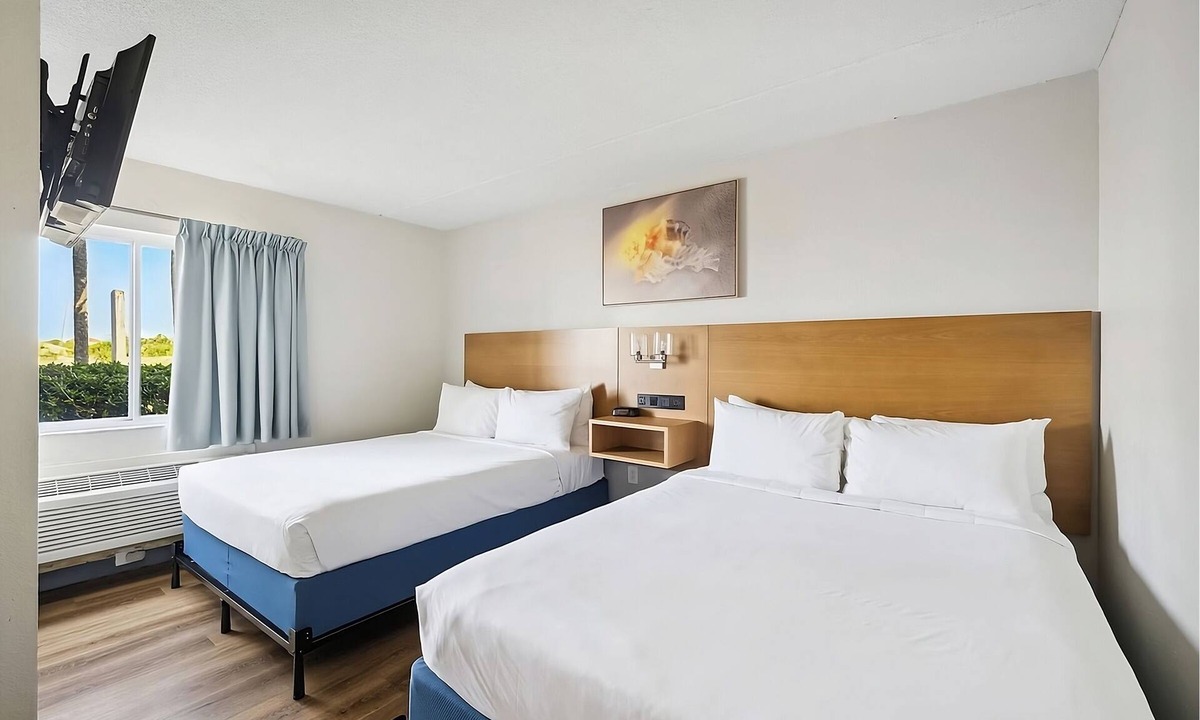 Fort Bay House | Ocean/Gulf View Beach Walkup Emerald Suite at Sugar Sands Beachfront Hotel