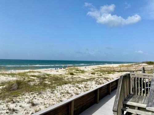 East End House | Ocean Mile F-4-Beachfront-Community Pool