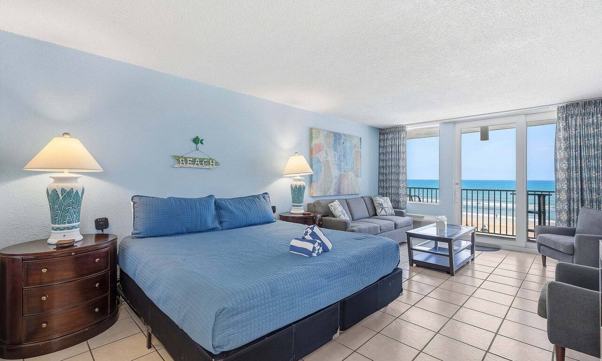 Lenox Park Condo | Oceanfront Balcony Condo w/Pool, Full Kitchen & Sleeps 6 Comfortably