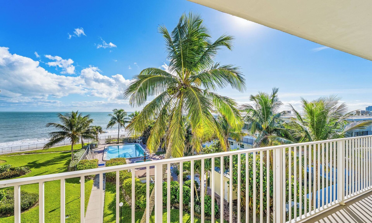 Central Beach Condo | Oceanfront Corner Condo with Sunrise and Sunset Views in Vero Beach, Florida