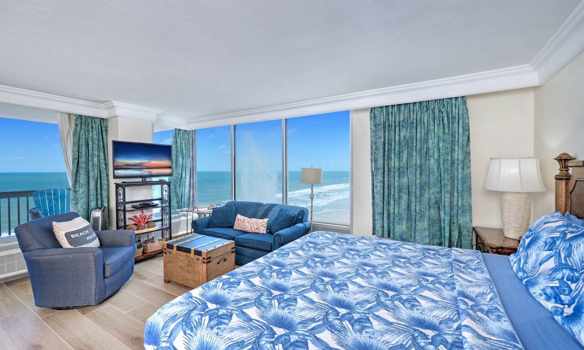 Ortona Park Condo | Oceanfront King Studio w/Balcony| Newly Remodeled