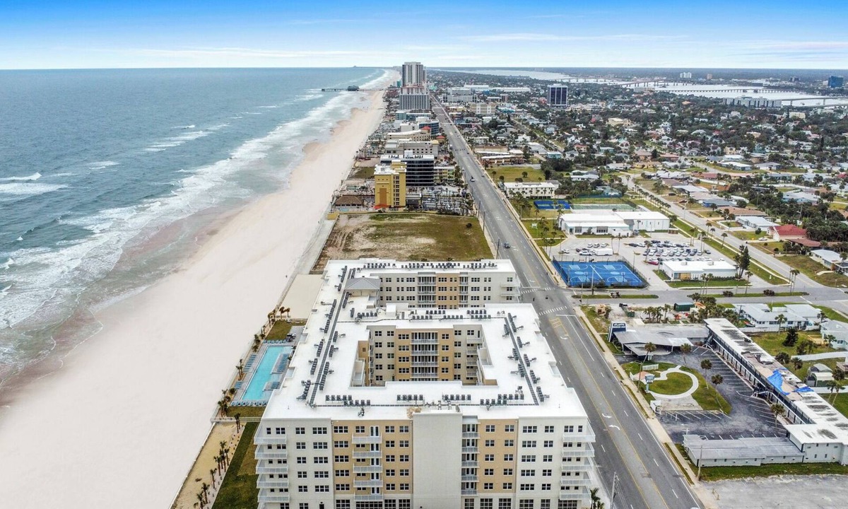 Seabreeze Park Condo | Oceanfront Oasis Daytona Beach 2BR/2BA - Courtyard View #328