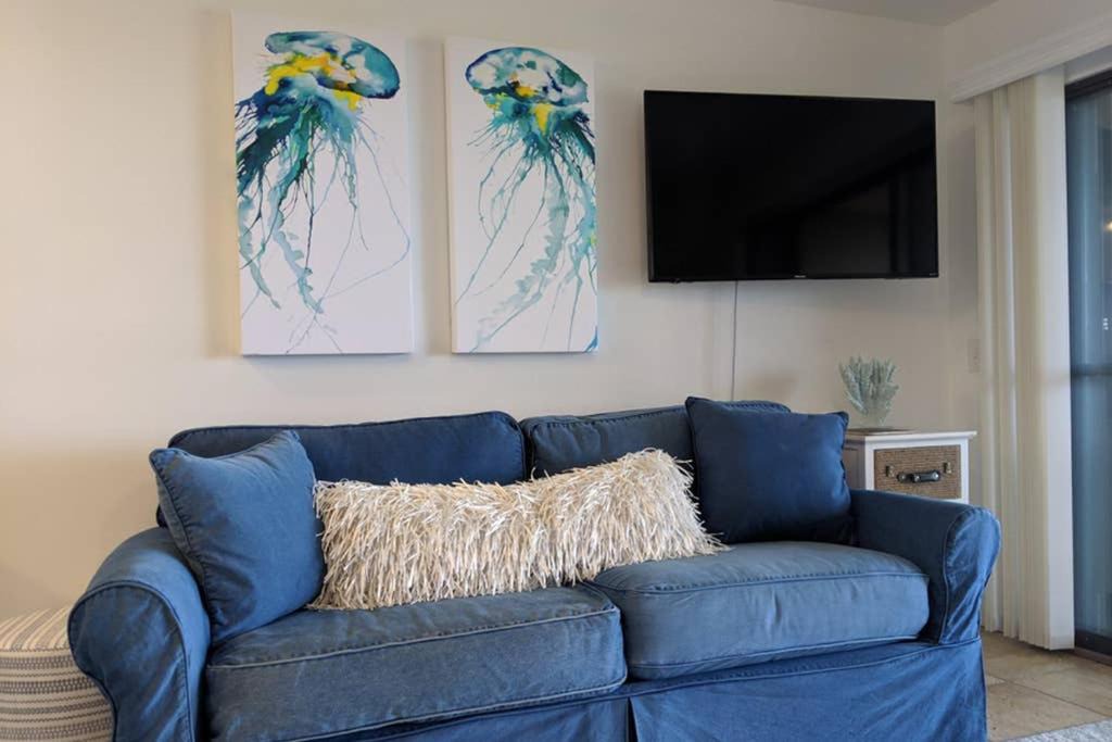 Seacrest Apartment | Oceanfront Paradise - Beach at your backdoor!