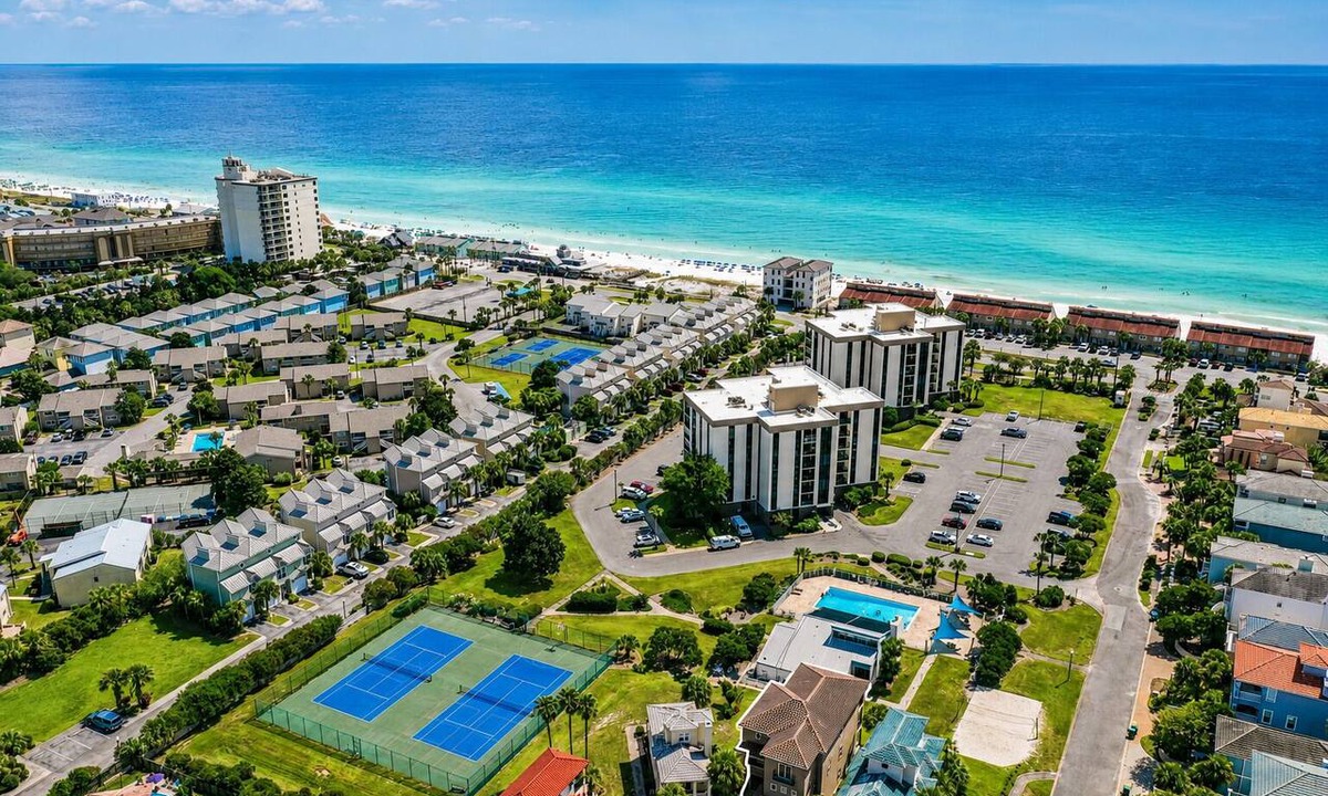Destin House | Oceanic View | FREE Golf Cart | Short Walk to Private Beach, Pickleball & More