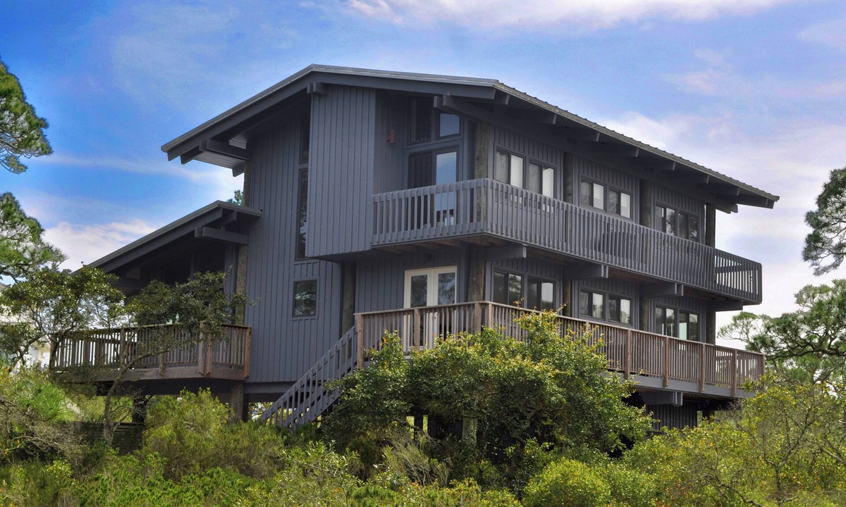 Sea Palm Village House | ONE OF OUR MOST UNIQUE HOMES.