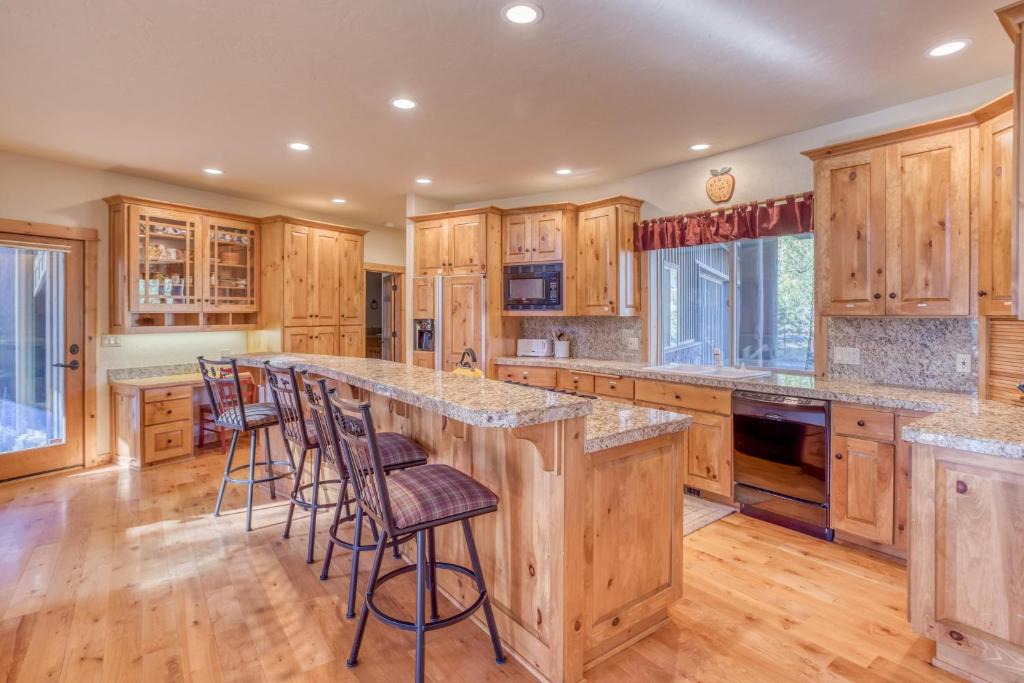 Deer Park House | Oregon Loop 1 - Meredith Lodging