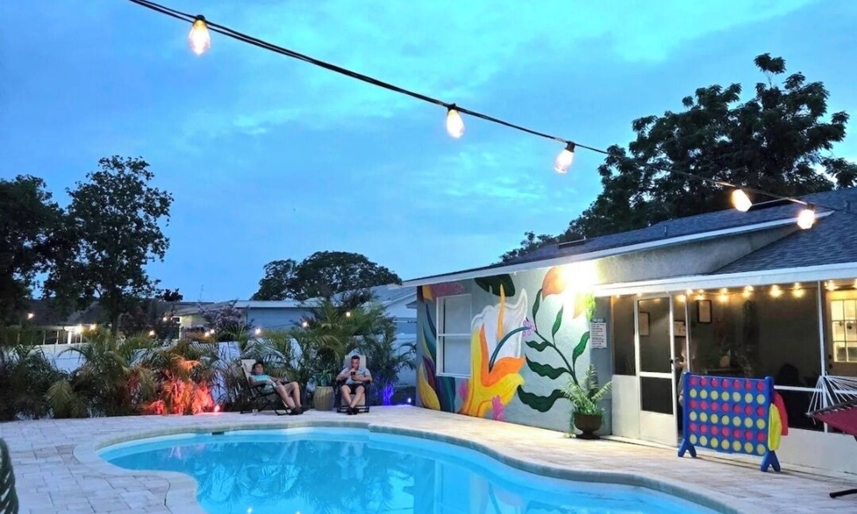 Lockhart House | Orlando Lakehouse Oasis/Pool/BB Court/Games/FP/BBQ