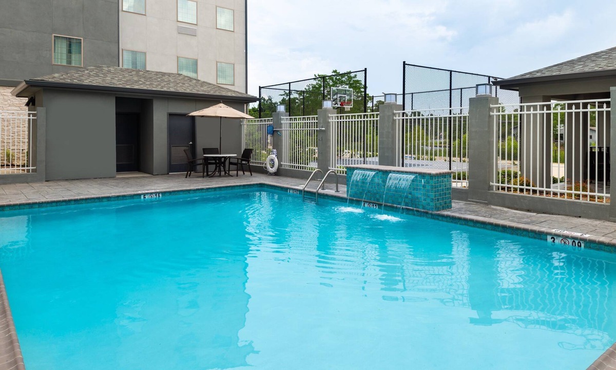 Lake Charles Condo | Outdoor Pool. Free Breakfast. Gym. Great for Business Travel!