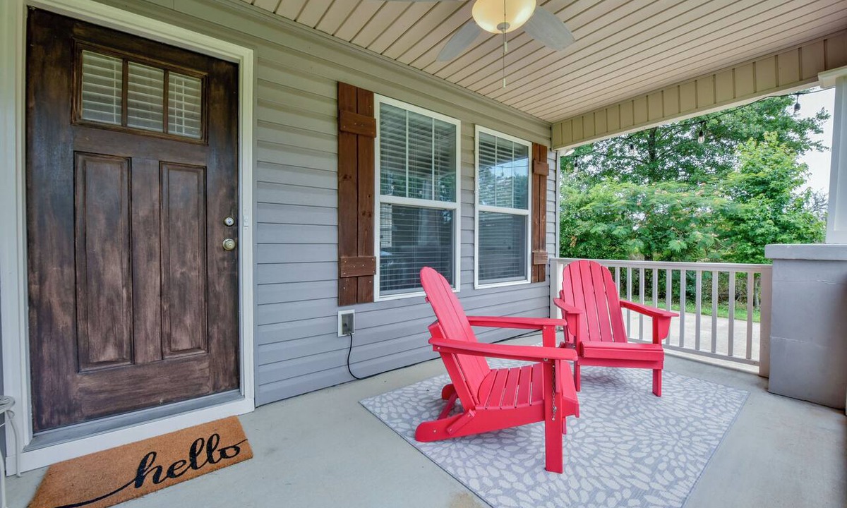 Northport House | Overtime Outpost-Book for football season and more! Fenced in back-yard!