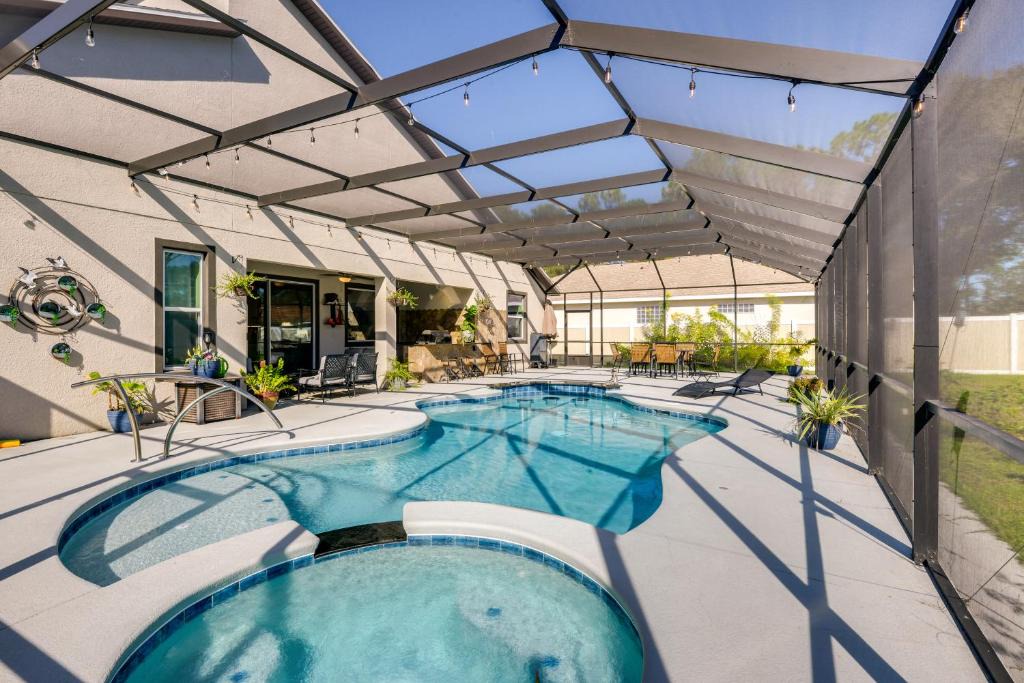 Palm Coast House | Palm Coast Paradise: Pool, Spa & Outdoor Kitchen