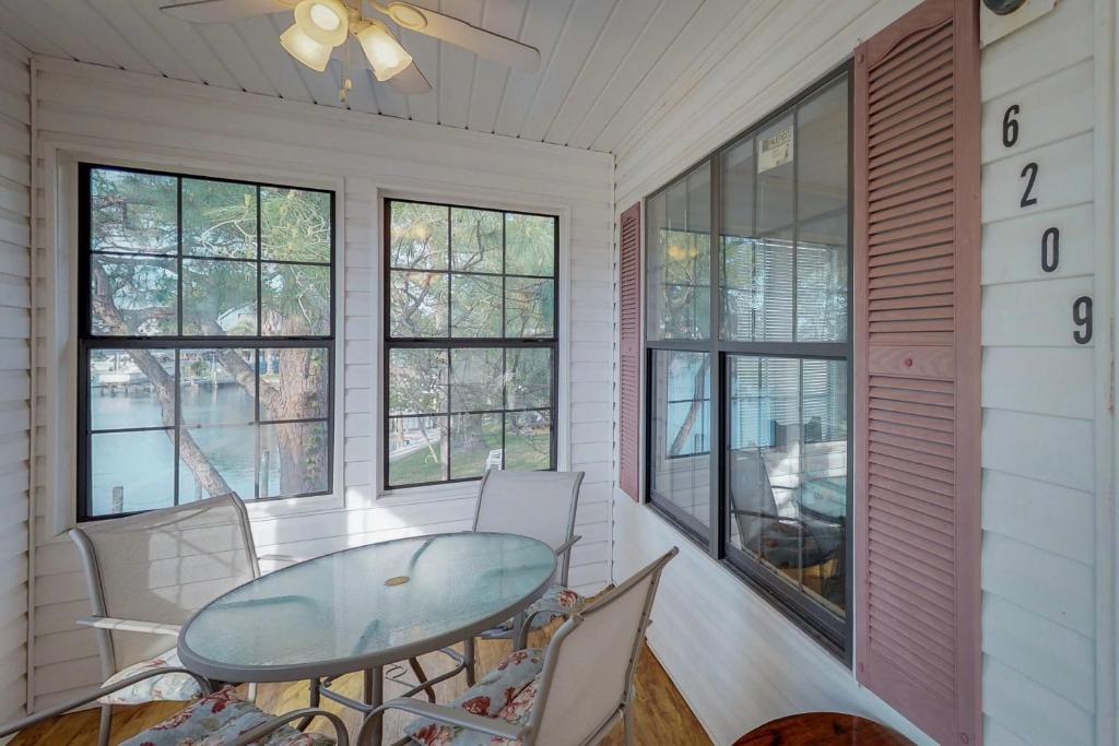 Bayside Park House | Palm Getaway