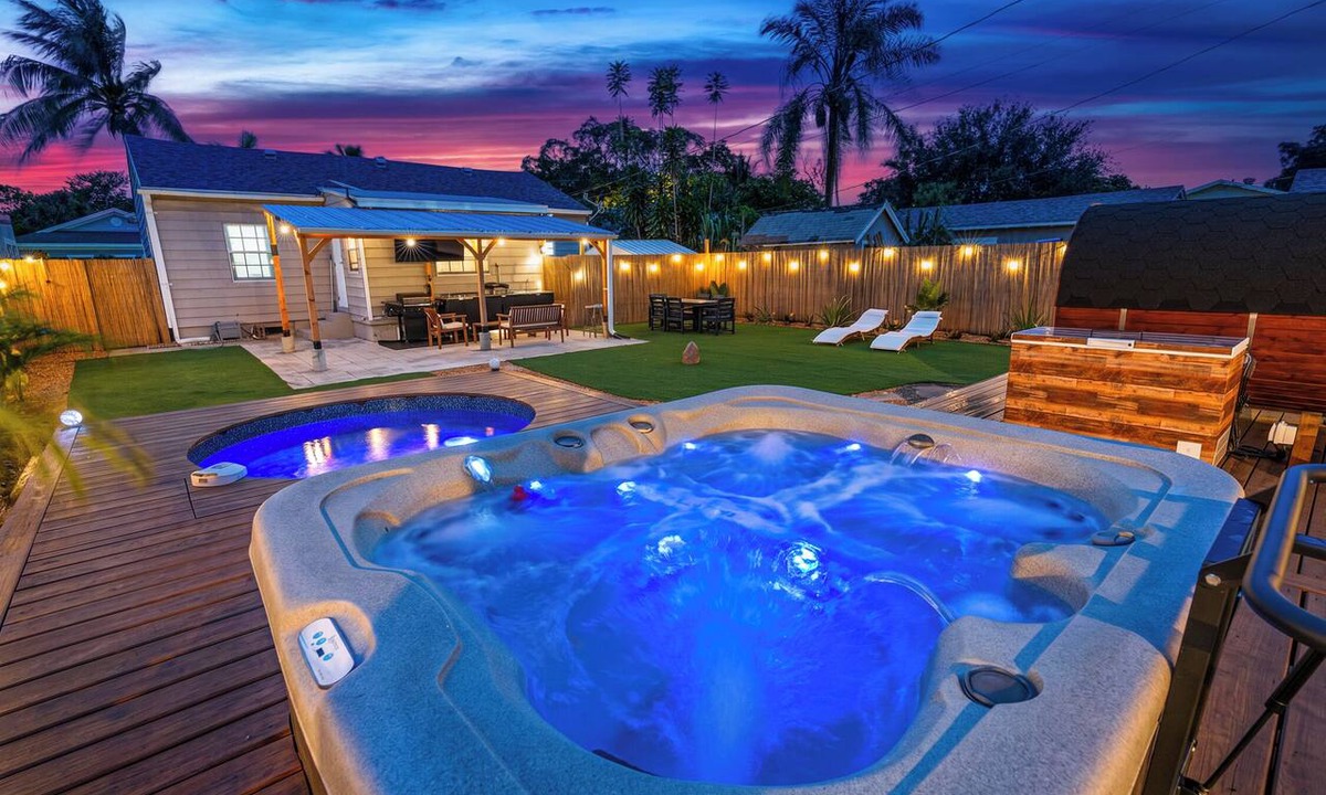 Mango Groves House | Palm Paradise Resort! Beach Area, Pool, Sauna, Cold Plunge, Hot Tub