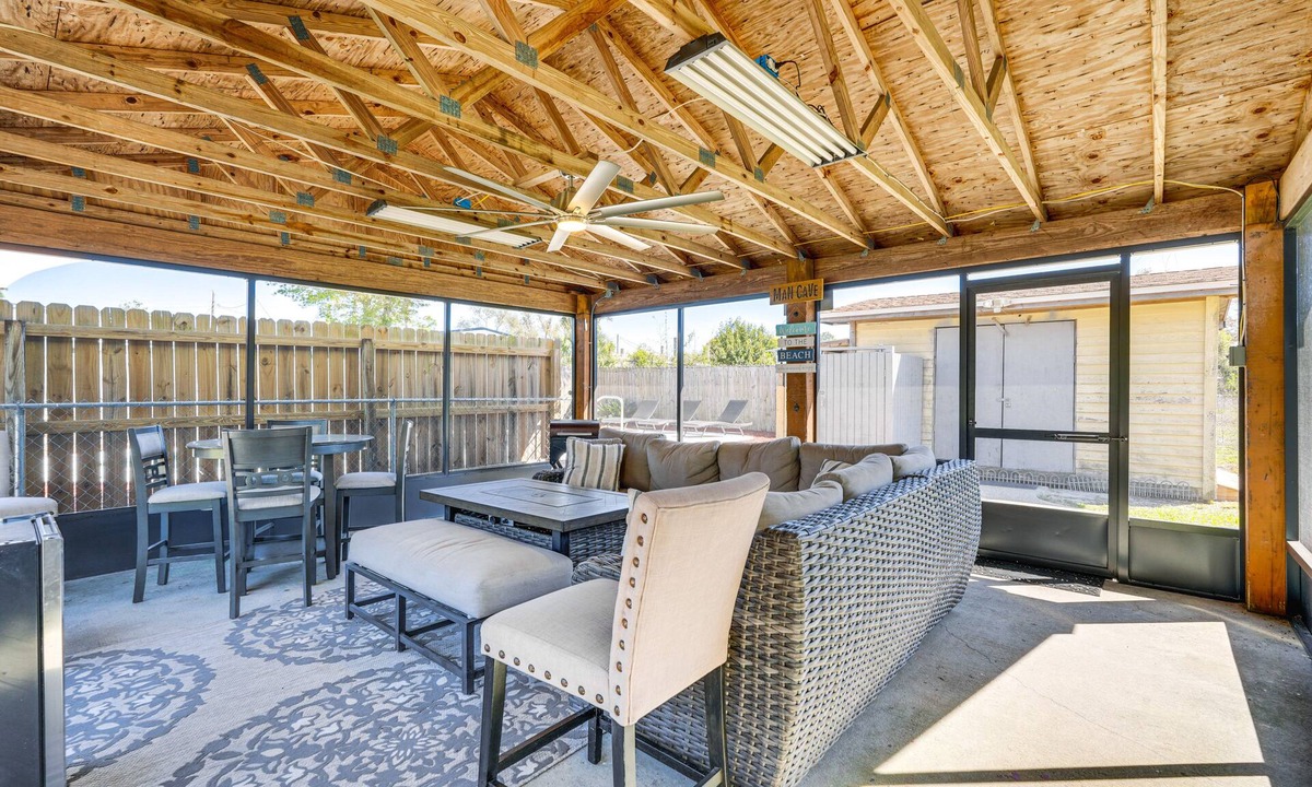 Panama City House | Panama City Poolside Oasis: 2 Mi to Beach!