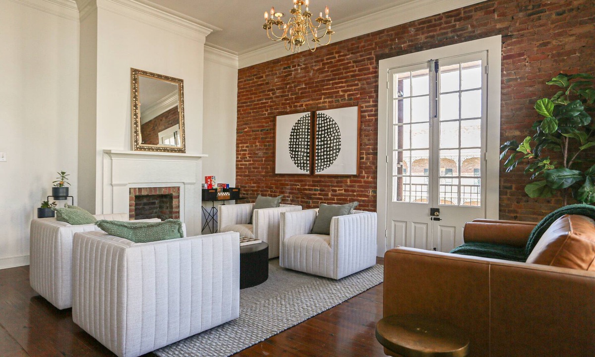 Natchez Apartment | Paradise Loft | 3/2.5, King Beds, Heart of Downtown, Full Kitchen/Wet Bar, Streaming TV