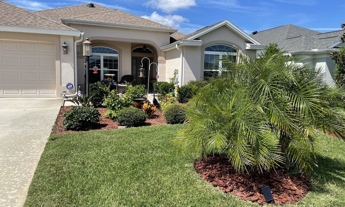 Fruitland Park House | PARADISE! Newer 3/2 Beautifully Furnished Oversized Designer home on the WATER!