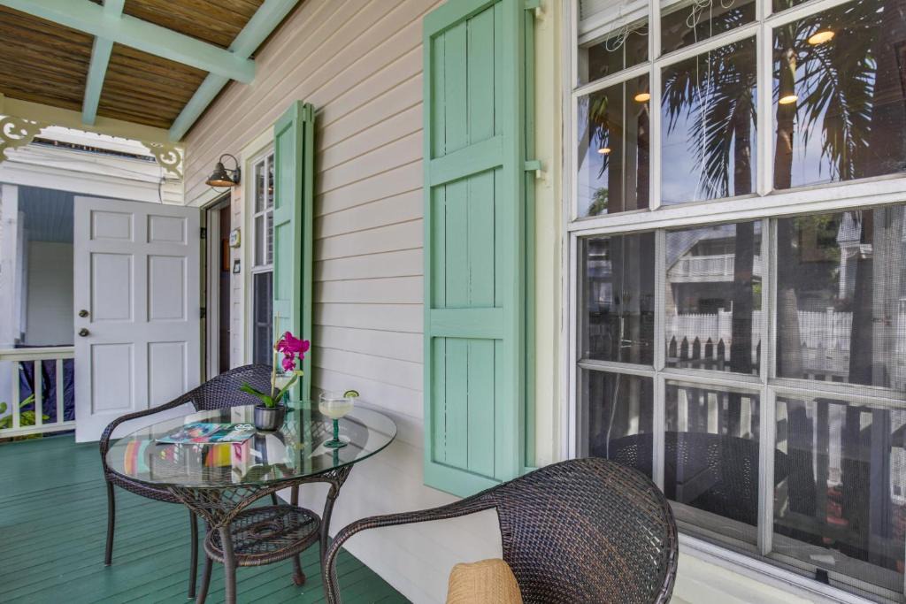 The Meadows House | Paradise Place (Condo)