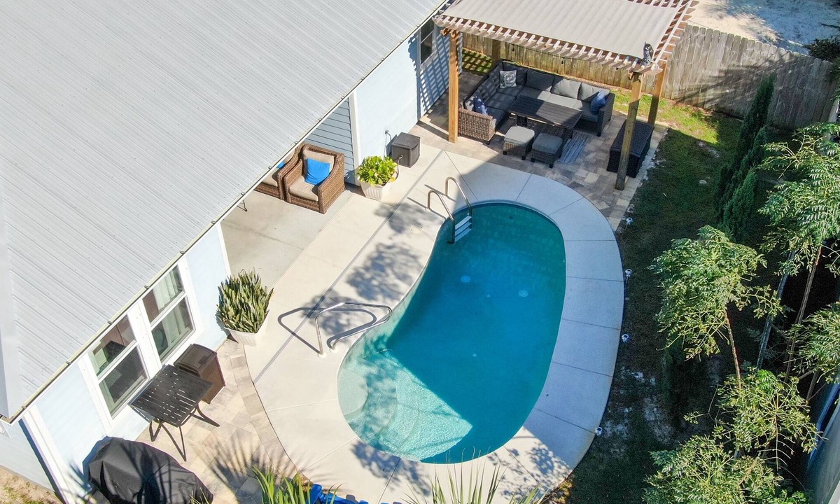 Kiska Beach House | PCB/Laguna & Rosemary/30A -private heated pool & 2 blocks to the beach