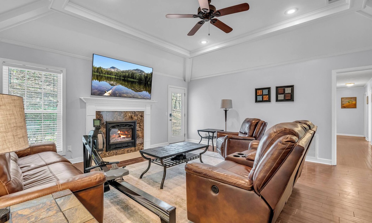 Columbus House | Peaceful 4BR house in charming Columbus - Hot-tub+Gameroom+TVs in every room!