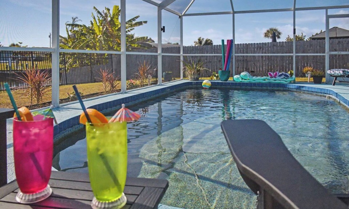 Port Charlotte House | Peaceful Canal-Front Retreat Pool, Kayaks, Bikes & Sunrise Views