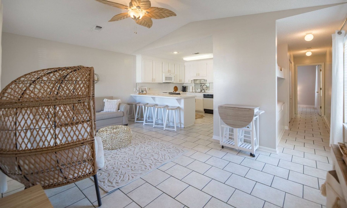 Summer Breeze Condo | Peaceful Gated Resort-4 Min Walk To Beach! Snowbirds Welcome!