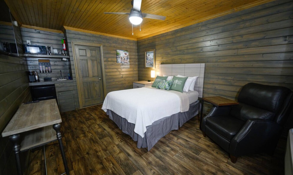 Lake Village Condo | Peaceful Orchard Getaway! High-Speed Internet!