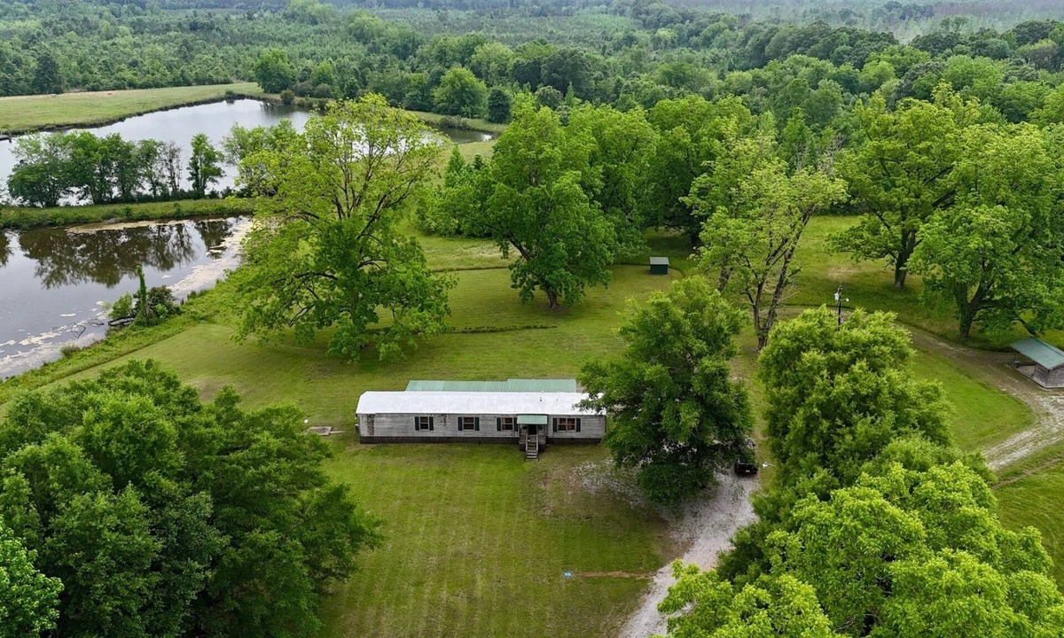 Catherine House | Peaceful Pondside Retreat in Catherine, Alabama