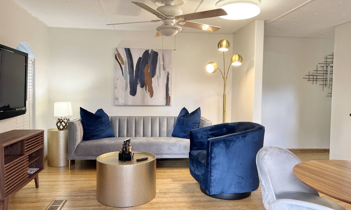 North Miami House | Pearl Suite