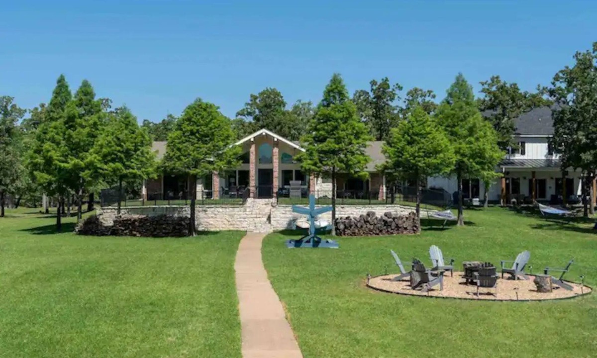 Log Cabin House | Pelican Estates Lake house at Cedar Creek Lake on wide cove in gated community.