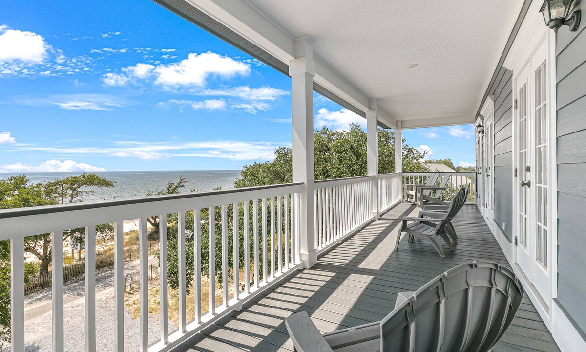 Ocean Springs Apartment | Pelican View Beach House - Private Beach!