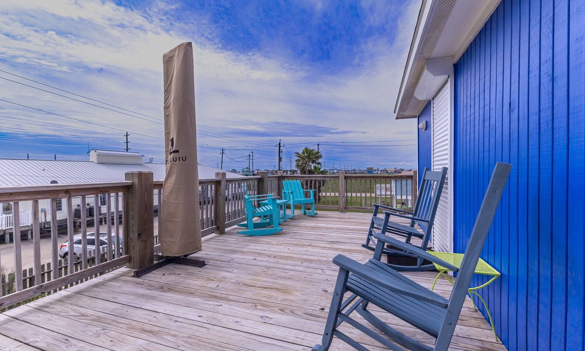 Jamaica Beach House | Perfect Getaway Jamaica Breeze - Close to the Beach; Pet Friendly; Sleeps 6