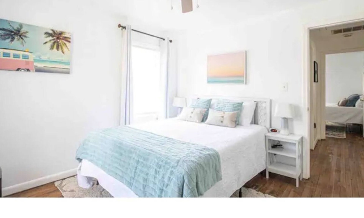 Gulfport Cottage | Perfect Getaway walk2beach+screened patio+yard+bbq+pacman+pingpong+foosball