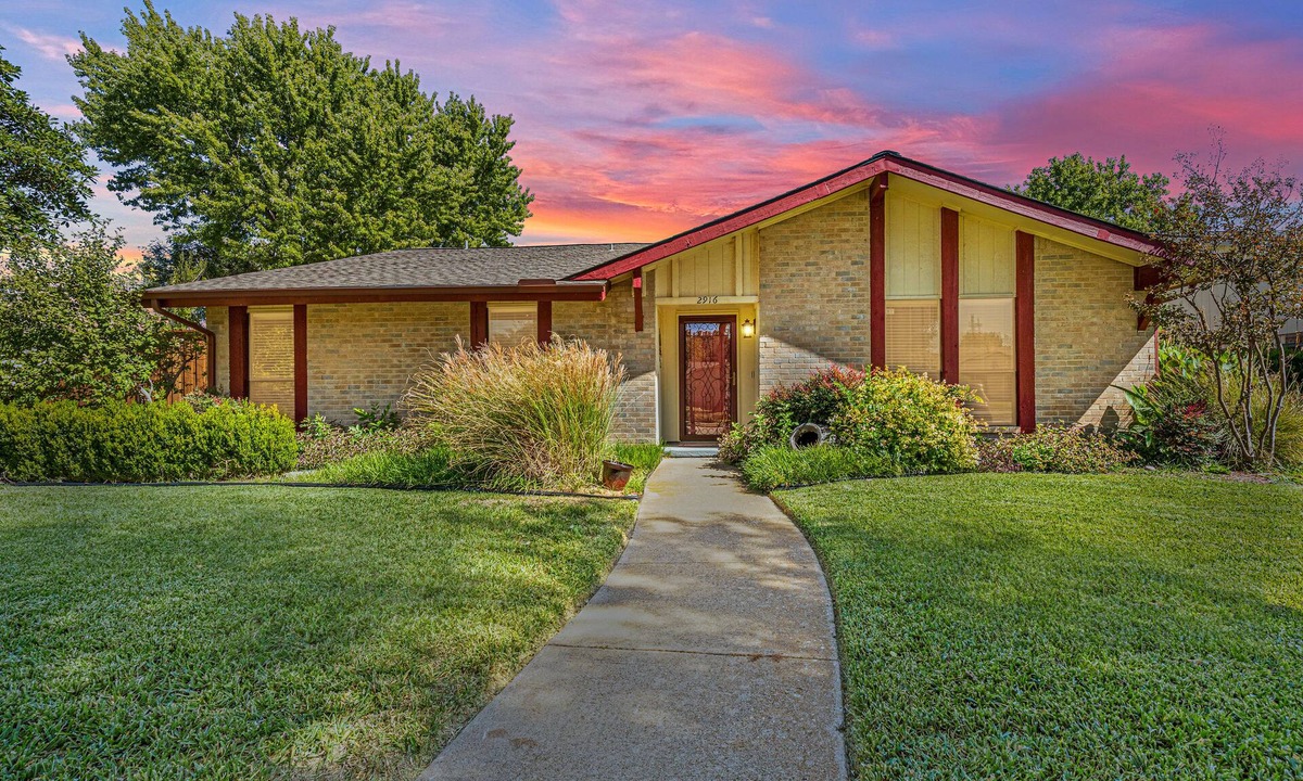 Plano House | Pet-Friendly 3-bedroom w/Game Room and Hot Tub