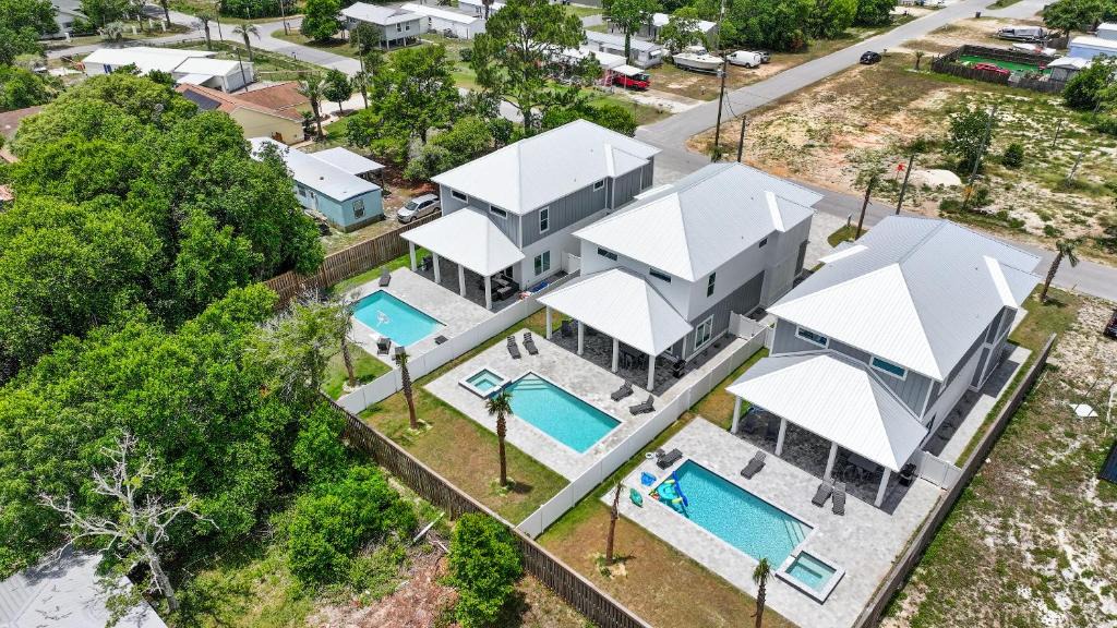 Laguna Beach House | Pet Friendly Beach House - Totally Beachin by Panhandle Getaways
