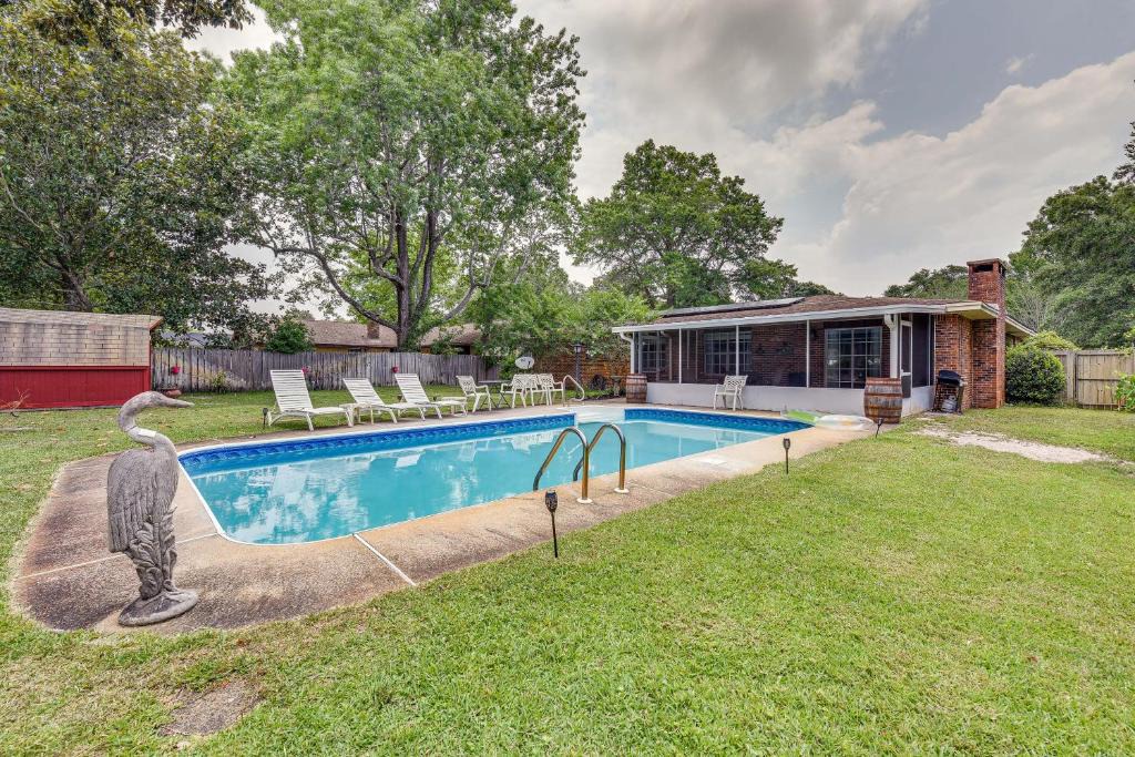 Fort Walton Beach House | Pet-Friendly Fort Walton Beach Home with Pool