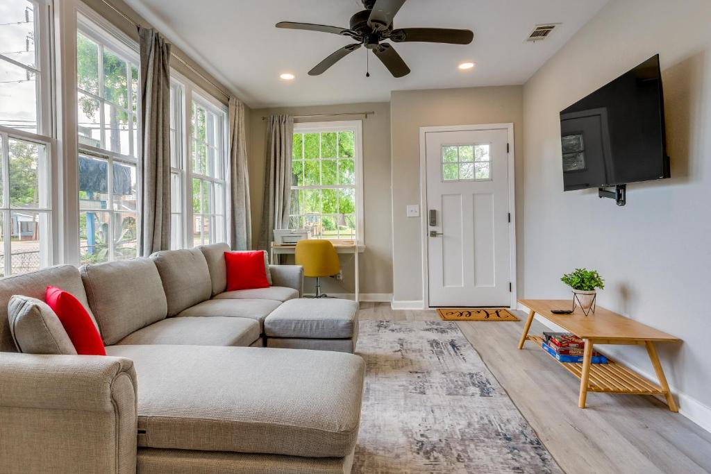 New Warrington House | Pet-Friendly Pensacola House Rental 3 Mi to Beach