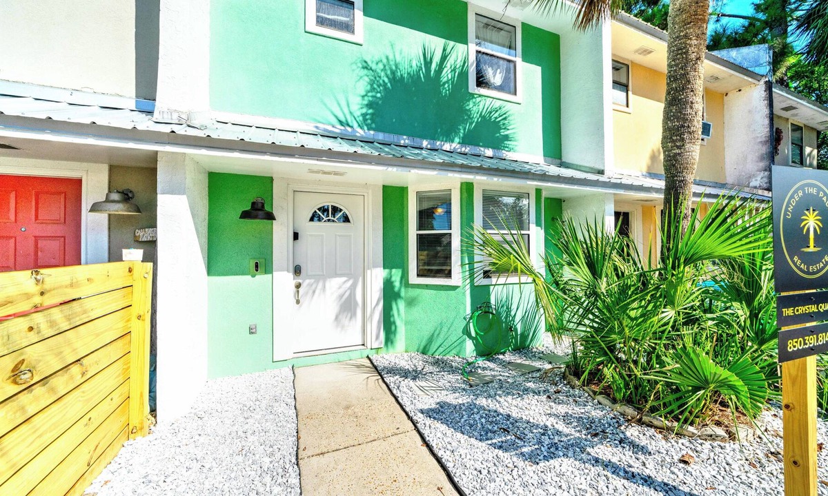 Thomas Drive House | Pet friendly coastal farmhouse inspired townhome, New on the market, steps away form the beach