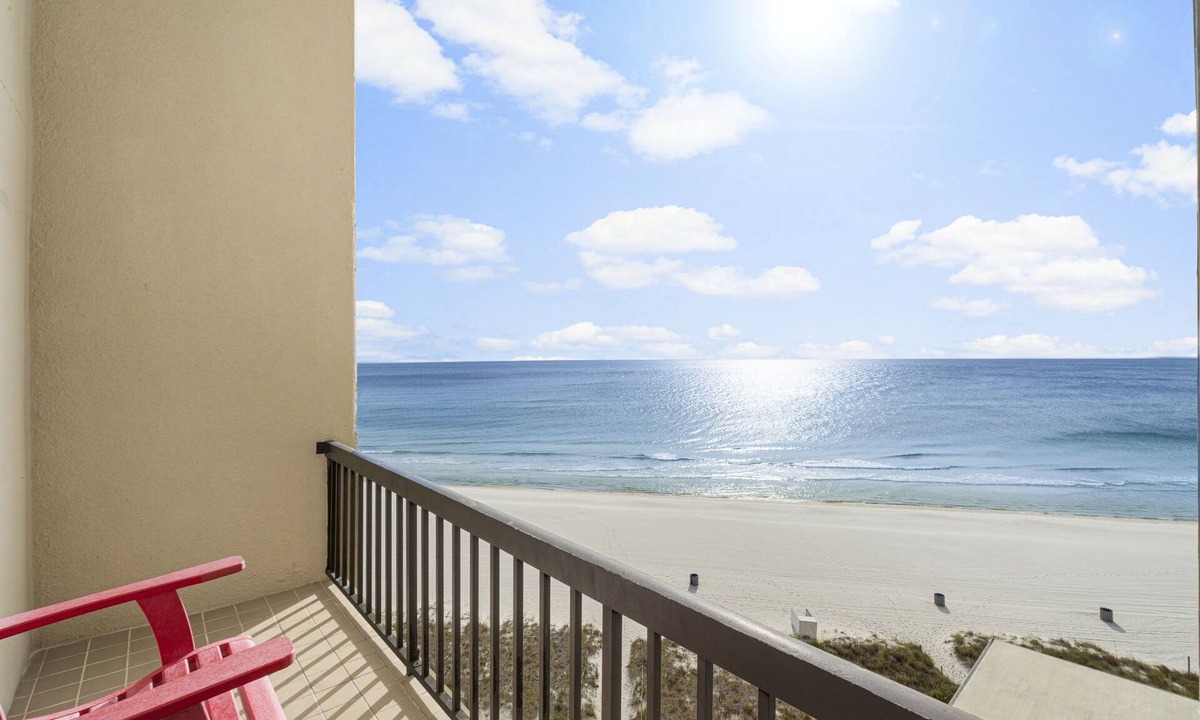 Sunnyside Condo | Pinnacle Port! Remodeled!Seasonal Chair service!Beachfront oceanview! West End