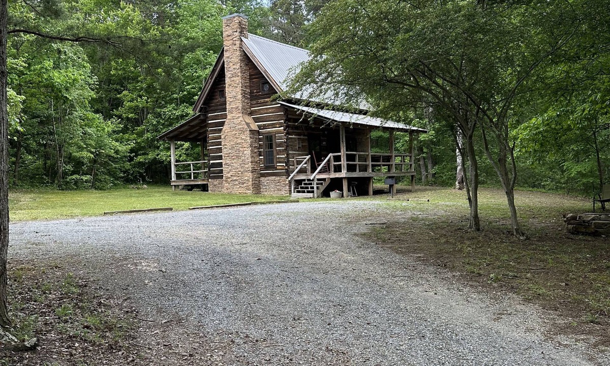 Fort Payne Cabin | Pioneer Log Cabin restored on 300 acres adjoining Little River Canyon