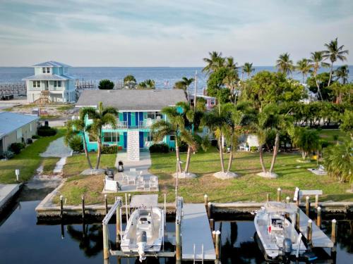 Bokeelia Apartment | PIRATES COVE Inn & Marina